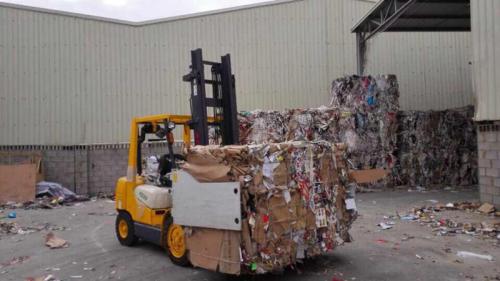 Bale Clamp manipulatzeko Broke Paper